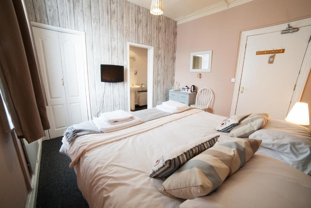 Waves In Bed and Breakfast Μπόρνμουθ Δωμάτιο φωτογραφία