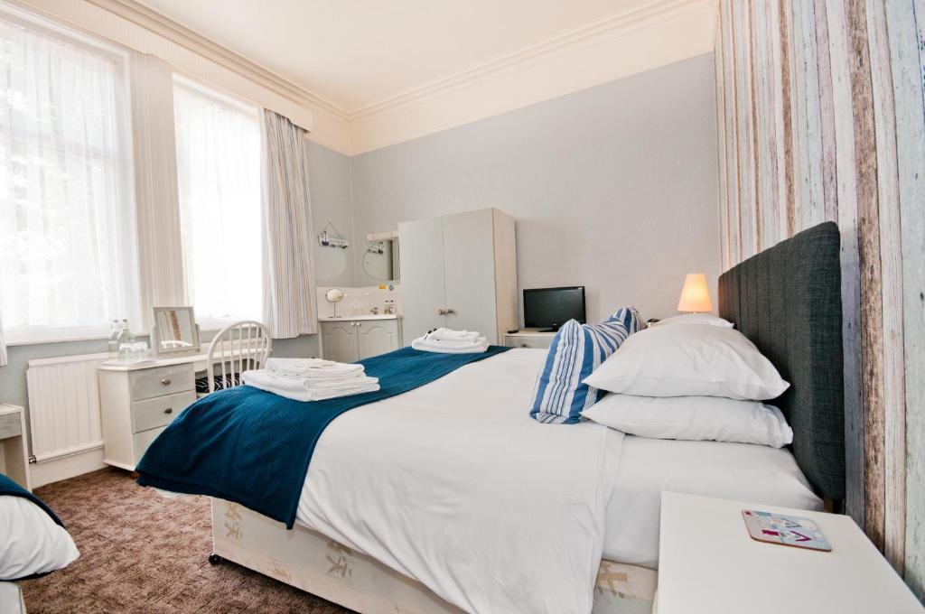 Waves In Bed and Breakfast Μπόρνμουθ Δωμάτιο φωτογραφία