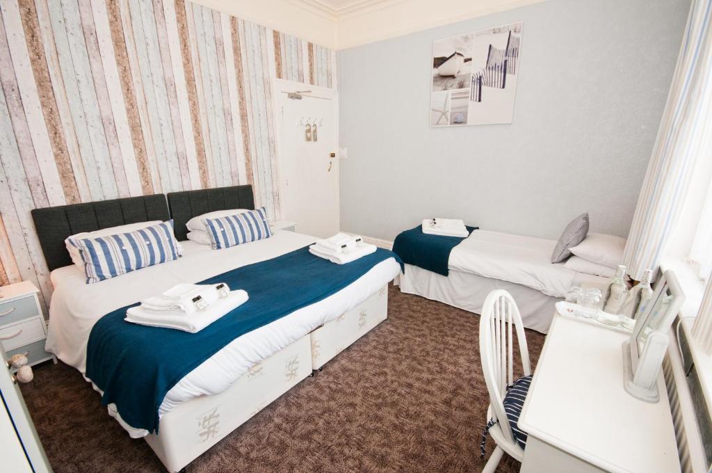 Waves In Bed and Breakfast Μπόρνμουθ Δωμάτιο φωτογραφία