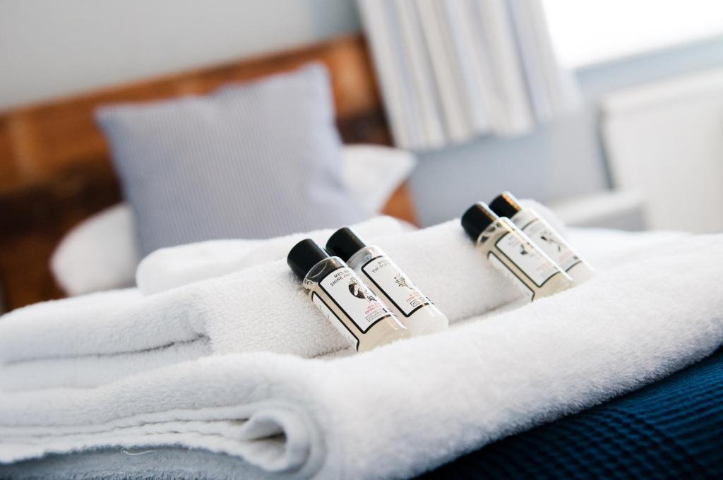 Waves In Bed and Breakfast Μπόρνμουθ Δωμάτιο φωτογραφία