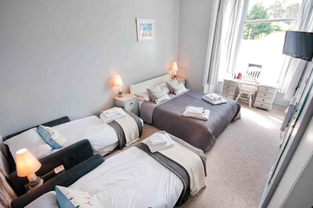 Waves In Bed and Breakfast Μπόρνμουθ Δωμάτιο φωτογραφία